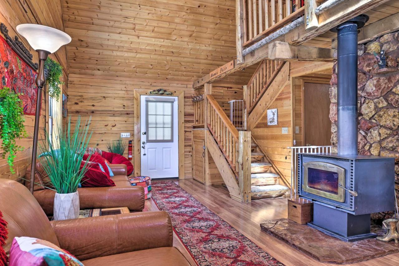 Rustic Duck Creek Village Cabin With Fire Pit! ภายนอก รูปภาพ