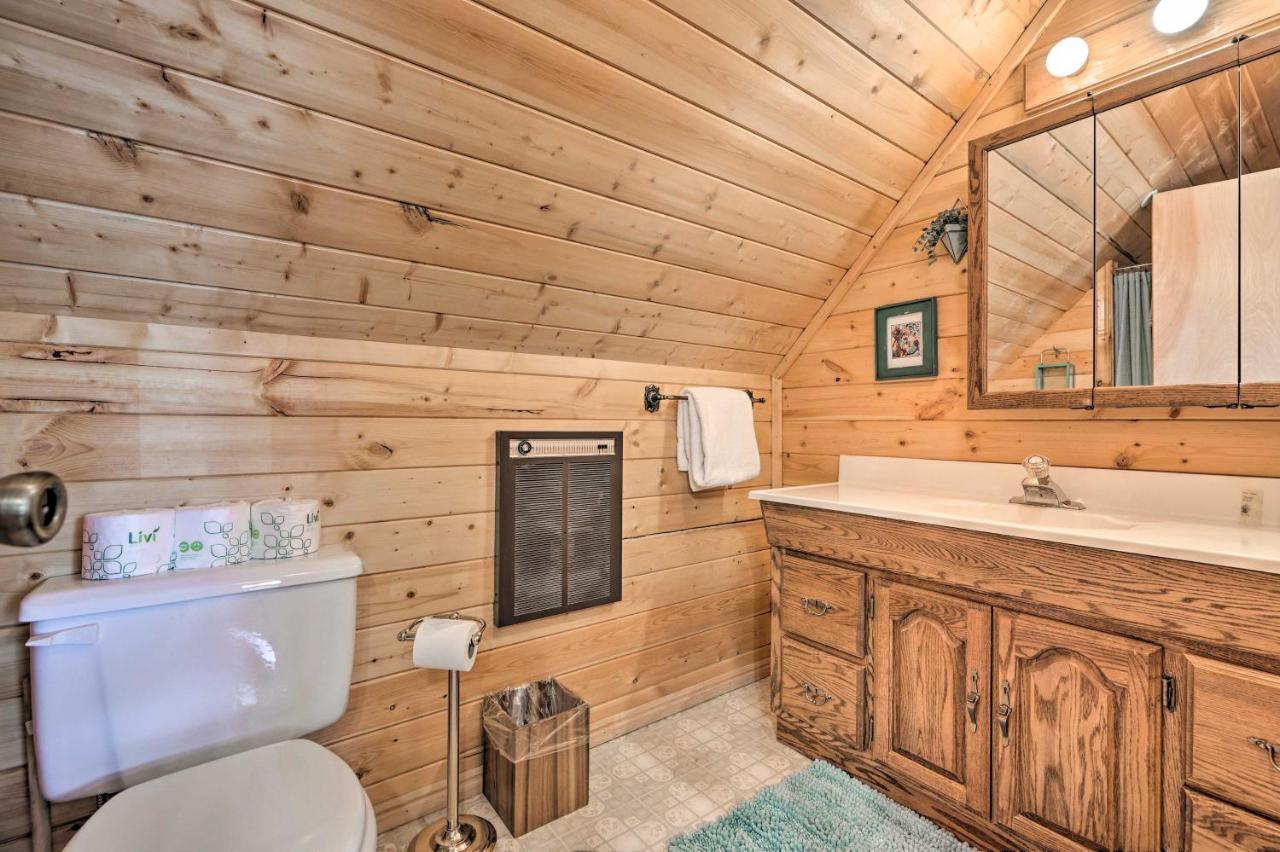 Rustic Duck Creek Village Cabin With Fire Pit! ภายนอก รูปภาพ